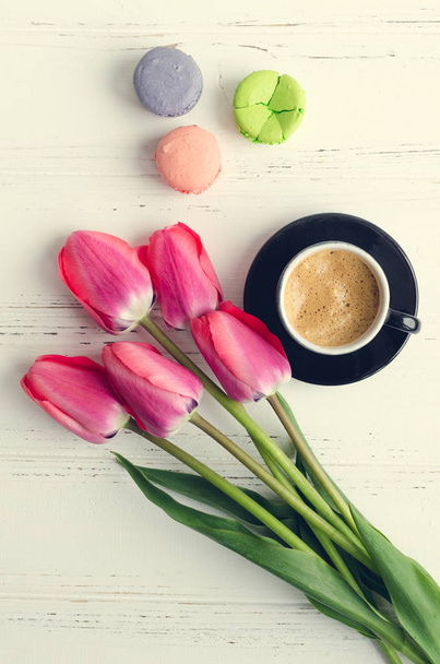 コーヒーや花のチューリップ - 写真・画像