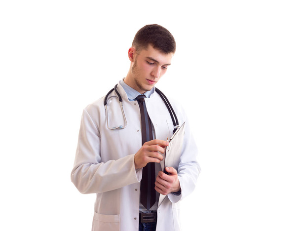 Молодий чоловік у медичній сукні
 - Фото, зображення