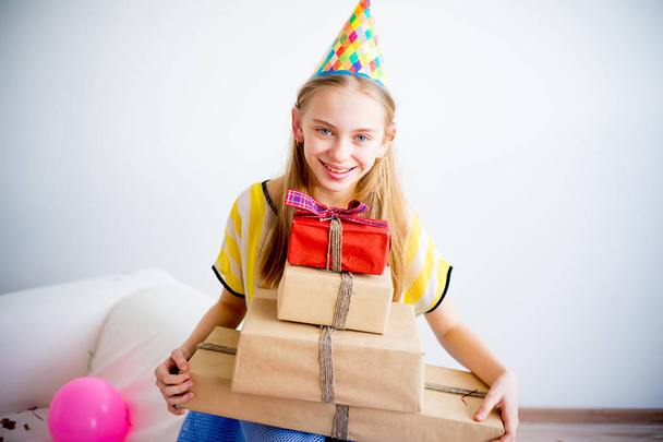 Teenager girl holding gifts - Zdjęcie, obraz
