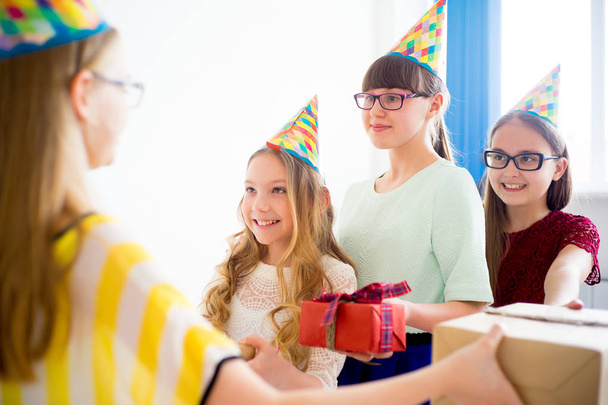 Girls celebrating birthday - Foto, imagen