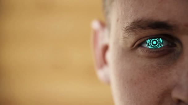 Close-up tot oogbol met futuristische 3d targeting systeem - Video