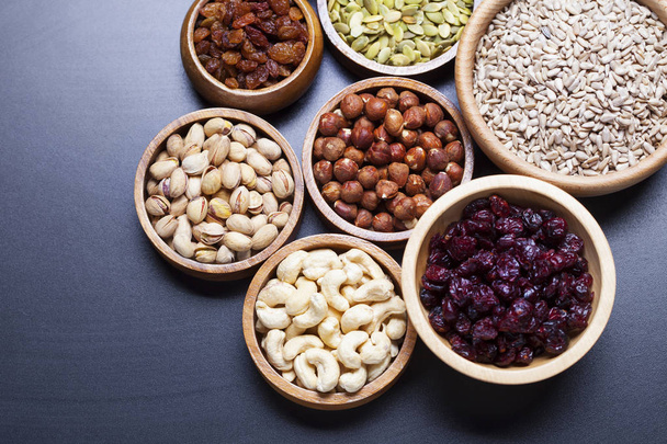 various dried fruits and nuts - Foto, afbeelding