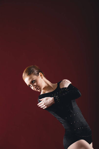 Young ballerina in the studio - Fotografie, Obrázek