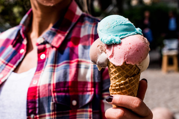 Girl Holding ice cream in the cone - Zdjęcie, obraz
