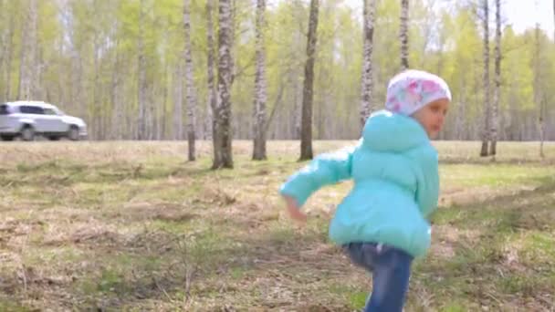 Little girl running away in the forest - Footage, Video