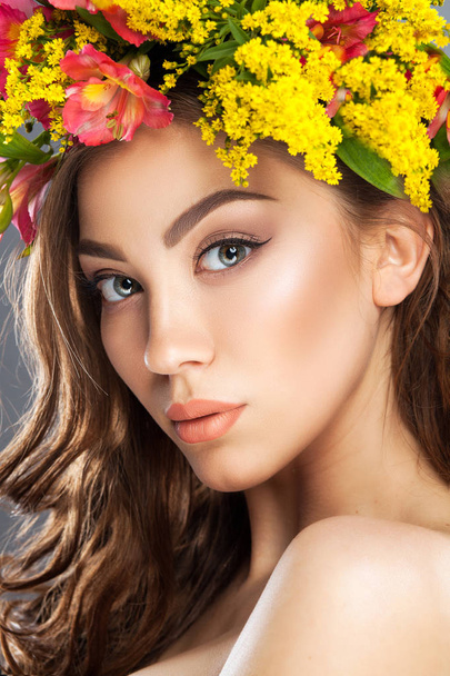 Glamour portrait of very beautiful young woman with summer wreat - 写真・画像