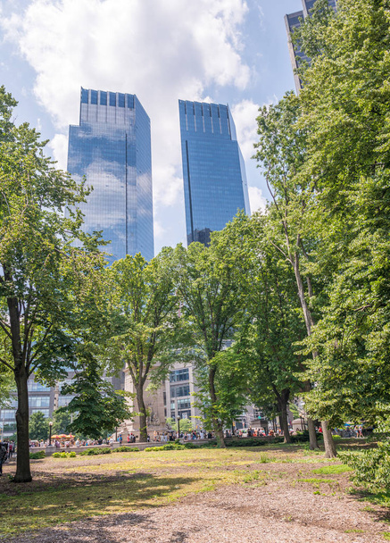 New York City - juni 2015: Toeristen in Central Park. De stad op - Foto, afbeelding