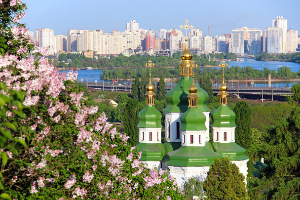 Bahar, Ukrayna Kiev cityscape - Fotoğraf, Görsel