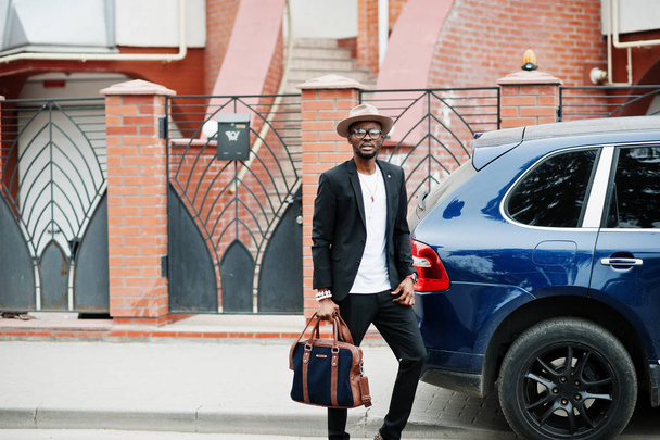 Stylish black man at glasses with hat, wear on suit with handbag - Foto, immagini