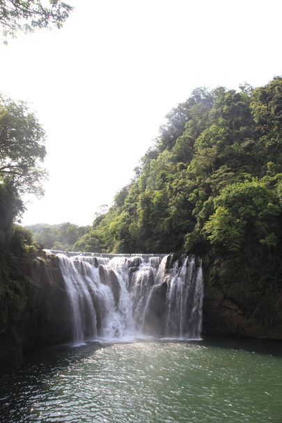 Водопад Шифэн в Шифэне, Тайбэй, Тайвань
 - Фото, изображение