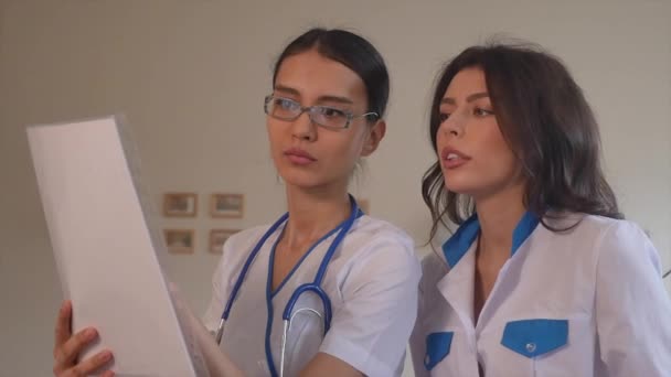 Two doctors with paper documents. - Video, Çekim