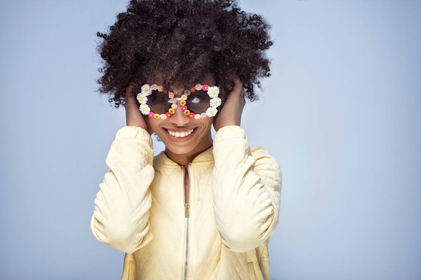 Portrait of smiling african girl with sunglasses. - 写真・画像