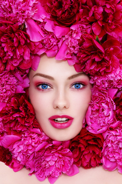 Woman in flowers - Valokuva, kuva