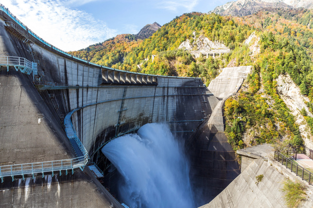 Kurobe-Staudamm in Japan  - Foto, Bild