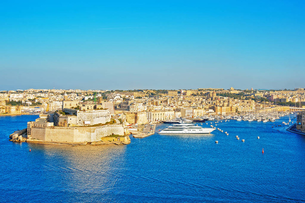 Forte de São Ângelo de Birgu em Grand Harbor Valletta Malta
 - Foto, Imagem