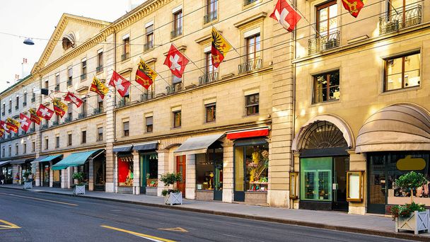 Rue Corraterie Street z szwajcarskiej flagi miasta Genewa - Zdjęcie, obraz
