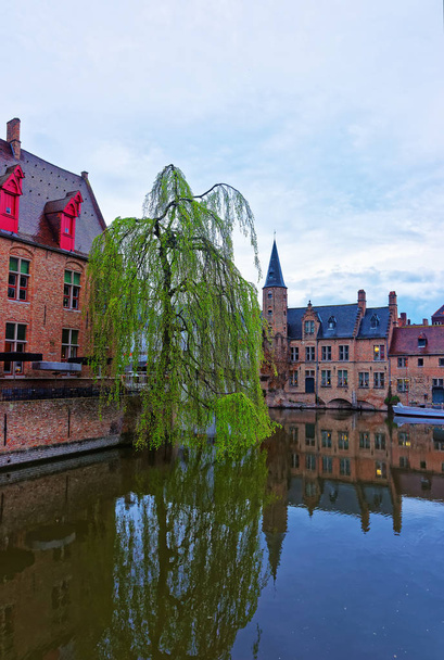 Rozenkrans kade in de middeleeuwse oude stad Brugge - Foto, afbeelding