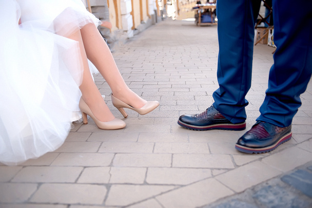 Ноги жениха и невесты
 - Фото, изображение