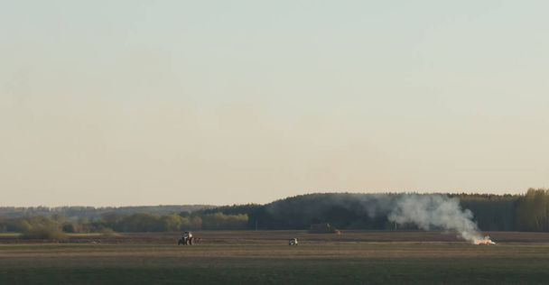 Ruské zemědělce hoří tráva v oblasti - Fotografie, Obrázek