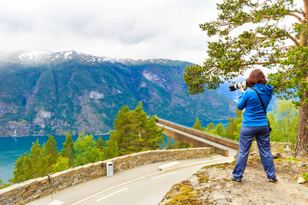 Tourist taking photo from Stegastein viewpoint Norway - Fotoğraf, Görsel