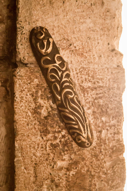 Мезуза на Сионских воротах в Иерусалиме, Израиль
 - Фото, изображение