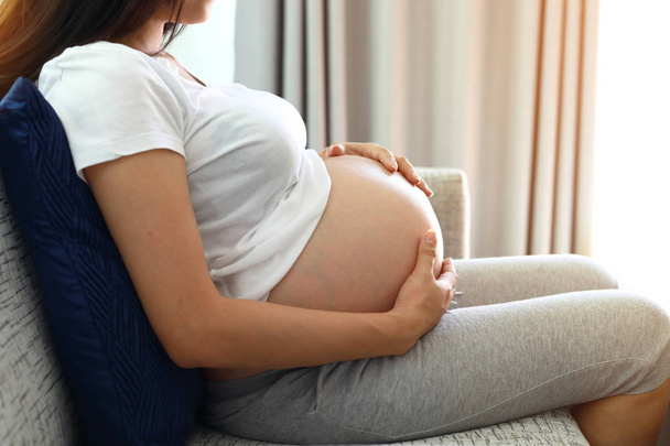 kadın hamile 9 ay - Fotoğraf, Görsel