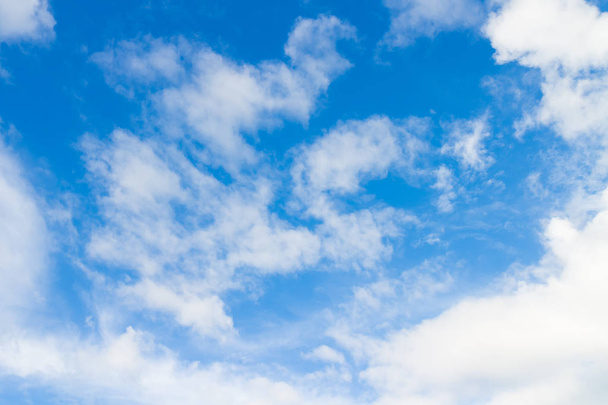 Błękitne niebo i chmury - Zdjęcie, obraz