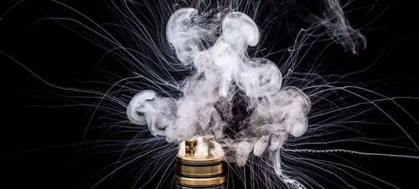  Burning of Electronic cigarette. Popular vaporizing e-cig gadge - Fotoğraf, Görsel