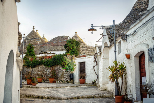 Traditionele trulli huizen in Arbelobello, Puglia, Italië - Foto, afbeelding