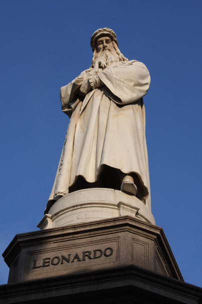 Statue of Leonardo Davinci in Piazza della Scala, Milan, Italy - Photo, Image