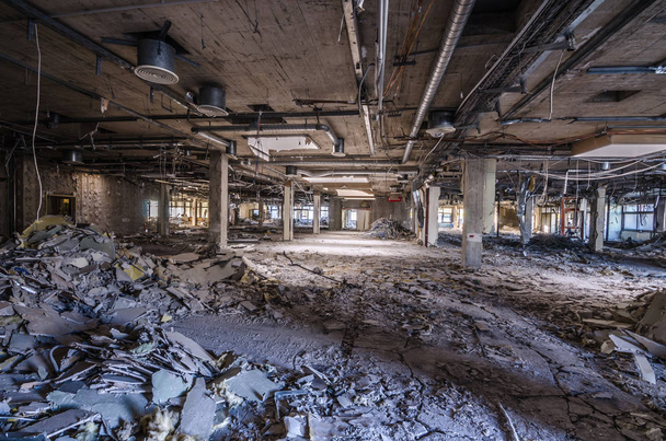 viejo hospital y piso destruido
 - Foto, imagen