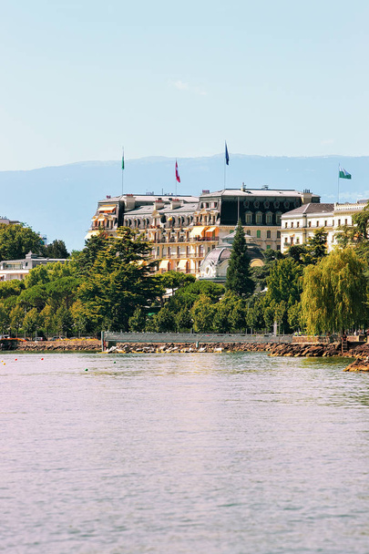Beau Rivage Palace hotelli Geneven järven rannalla Lausannessa
 - Valokuva, kuva