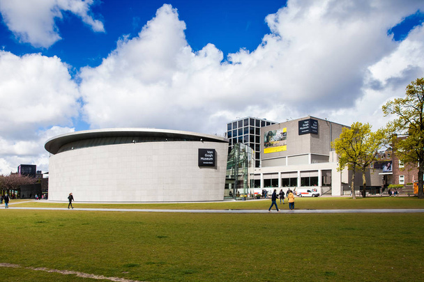 Здание музея Ван Гога в Амстердаме, Нидерланды
 - Фото, изображение