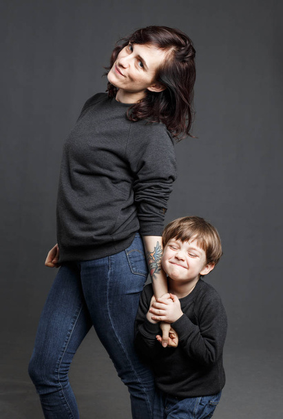 Mom and son in studio - Fotoğraf, Görsel