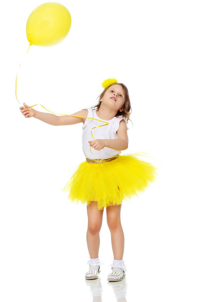 Little girl with balloons in his hands . - Foto, imagen