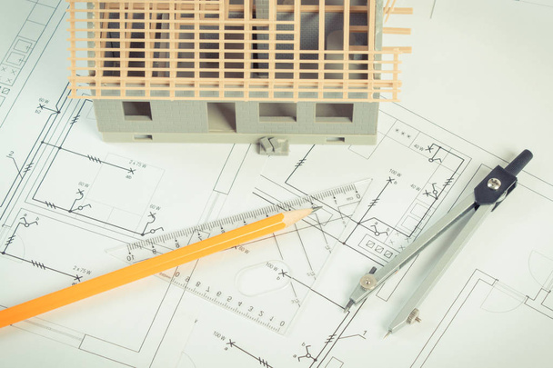 Ev ev concept inşa inşaat ve proje için elektrik diyagramları çizmek için aksesuarlar - Fotoğraf, Görsel