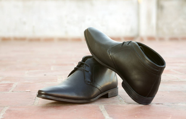 Zapatos de hombre hechos en India
 - Foto, Imagen