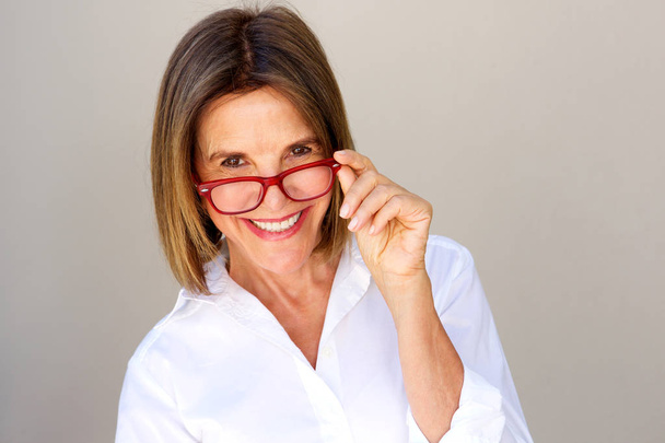 Empresária sorridente com óculos
   - Foto, Imagem