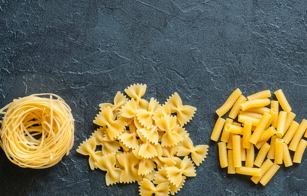 Variety of types of Italian pasta background. Set of raw pasta o - Foto, afbeelding