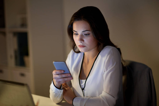 businesswoman with smartphone at office - Foto, Imagem