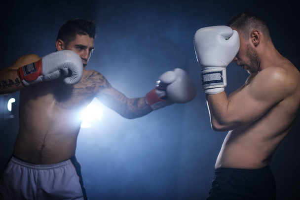 two men boxing - Fotoğraf, Görsel