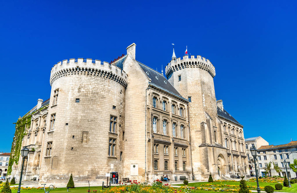 Rathaus von angouleme, eine alte Burg - Frankreich - Foto, Bild