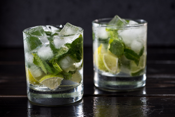 Mojito cocktail dans des verres
  - Photo, image