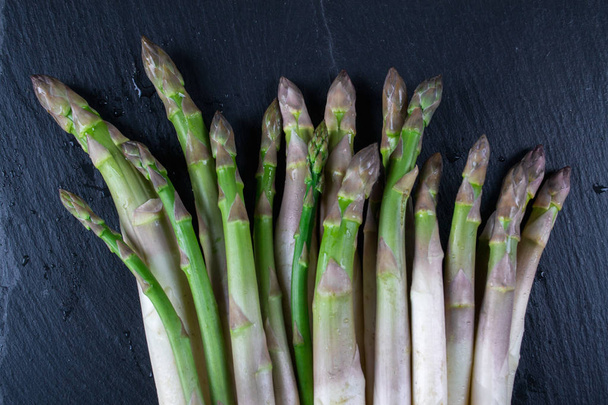 Fresh asparagus on slate board - 写真・画像