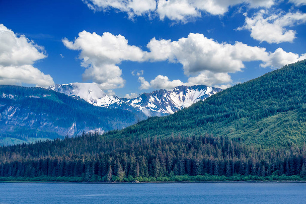Alaska zelené kopce a modrá obloha - Fotografie, Obrázek