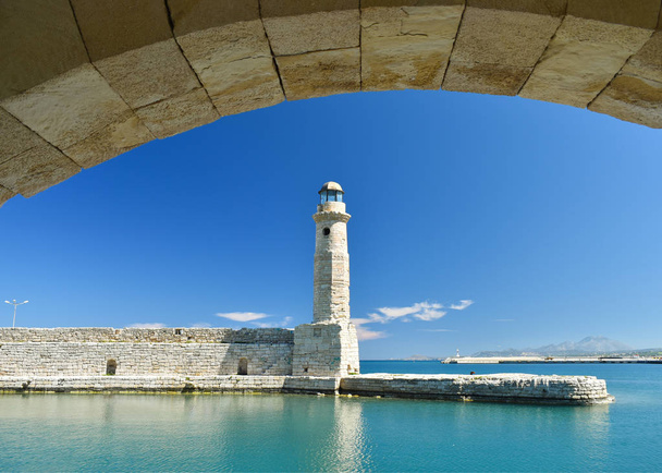 View of the lighthouse in the port of Rethymnon - Foto, imagen