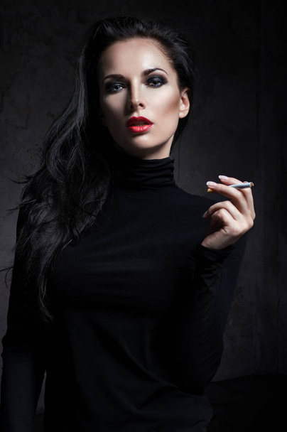 portrait of the young smoking girl - Foto, Imagem