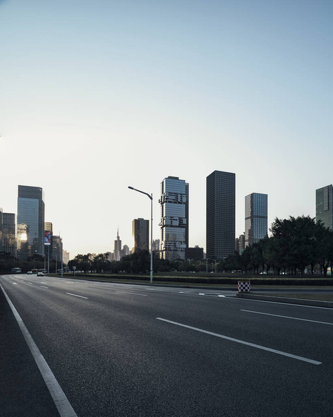 Aszfalt járdán városi közúti - Fotó, kép