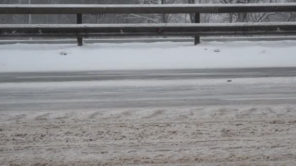 Winter highway. Snow - Materiał filmowy, wideo