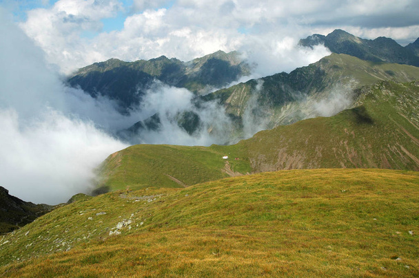 Beautiful mountain summer scenery. Fagaras mountains, Romania - Foto, Bild